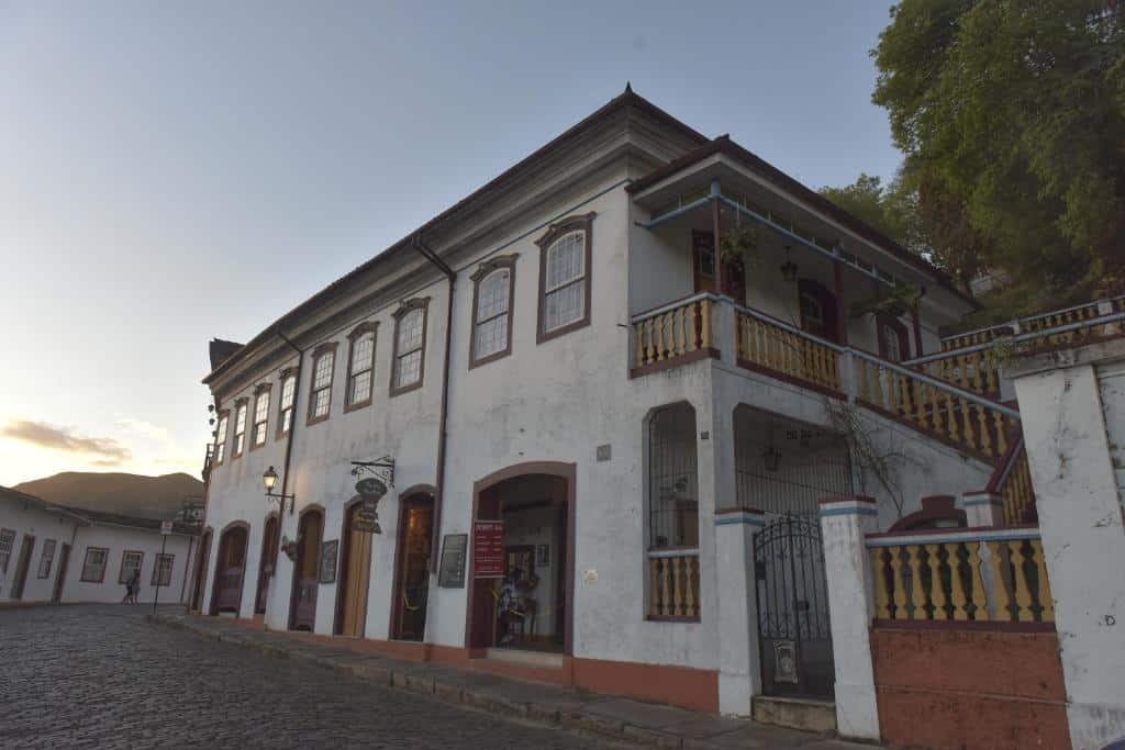 fachada da Casa do Chá Ouro Preto em estilo colonial