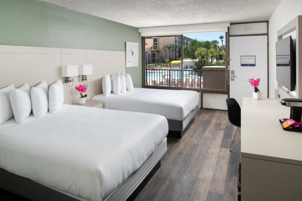 quarto do Avanti Palms Resort And Conference Center um dos hotéis baratos em Orlando