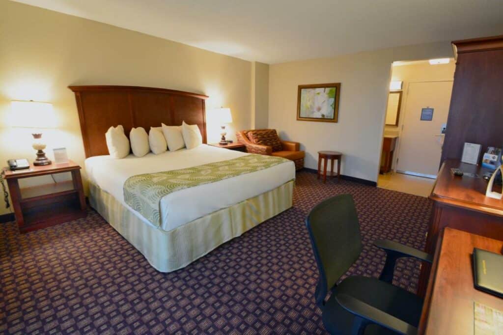 quarto do Rosen Inn Closest to Universal um dos hotéis baratos em Orlando