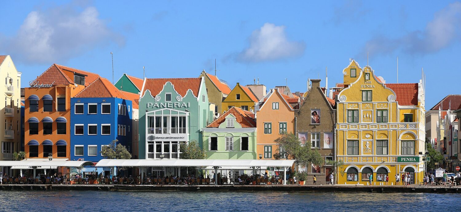 casas coloridas em willemstad em curaçao