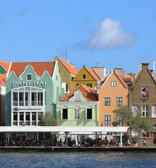 casas coloridas em willemstad em curaçao