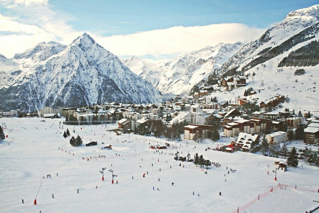Estação de esqui Les Deux Alpes, em Entrevaux, na França