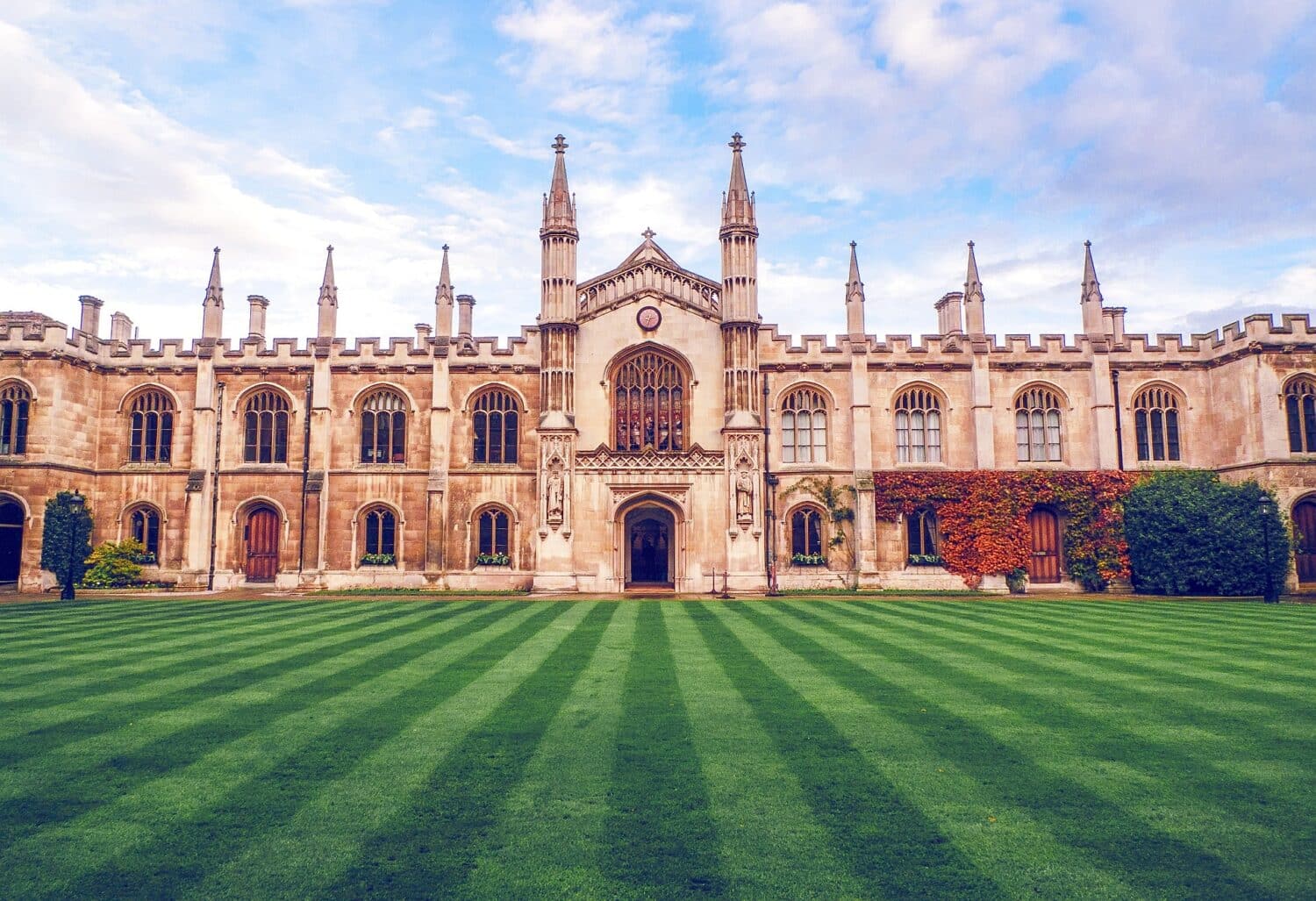 Universidade de Cambridge.