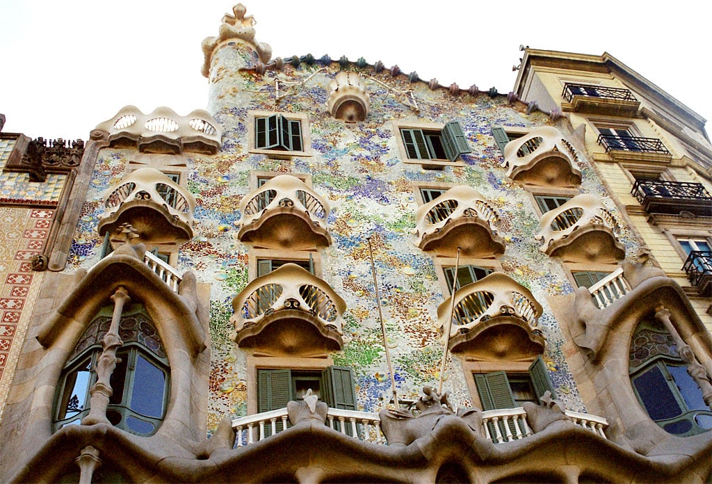 fachada da Casa Batlló que pode ser aproveitada com o seguro viagem Barcelona