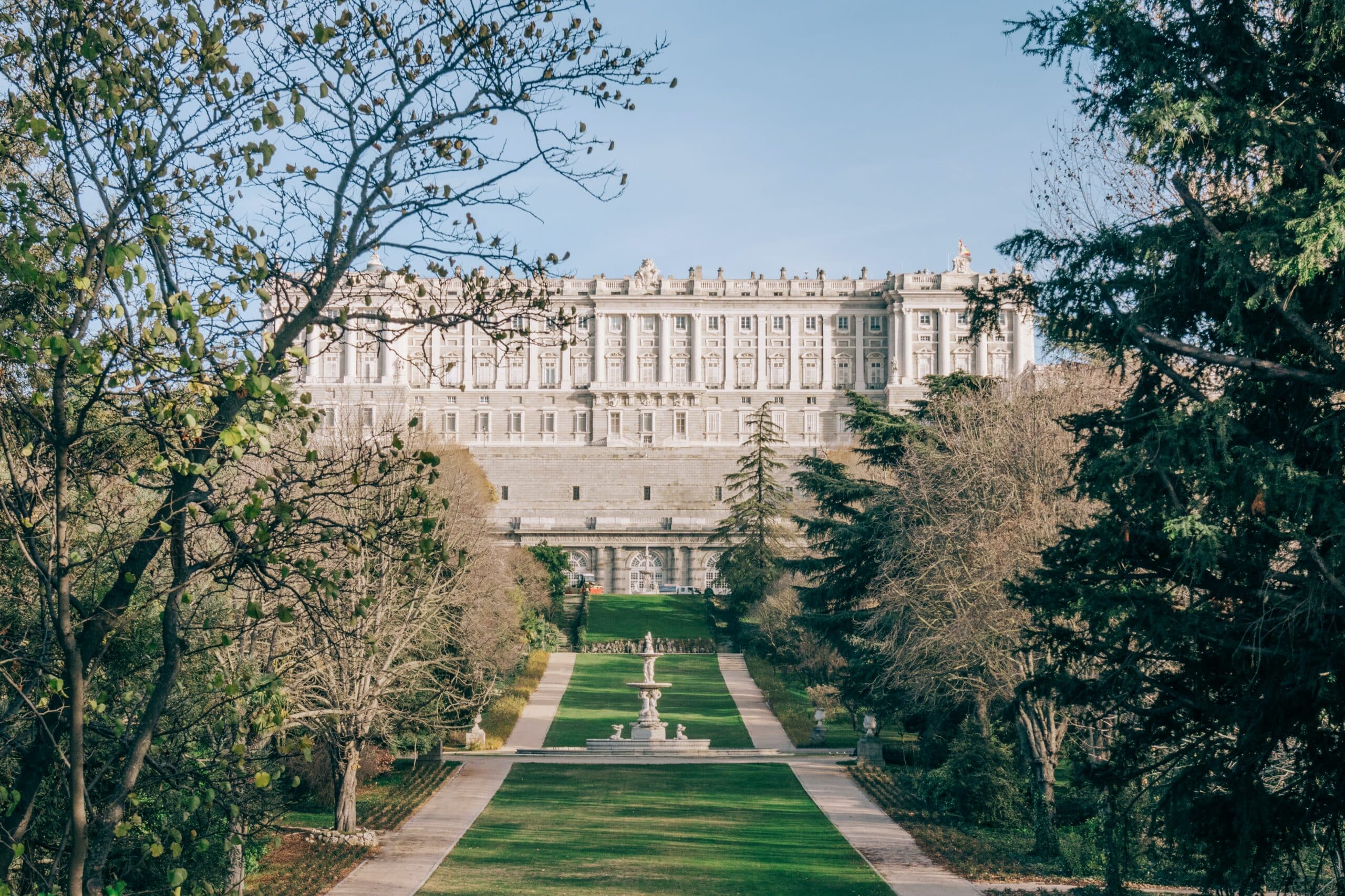vista do palácio real que pode ser visitado com um seguro viagem madri