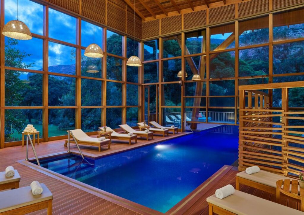 piscina interna no Tambo del Inka, a Luxury Collection Resort & Spa uma dica de onde ficar em Machu Picchu