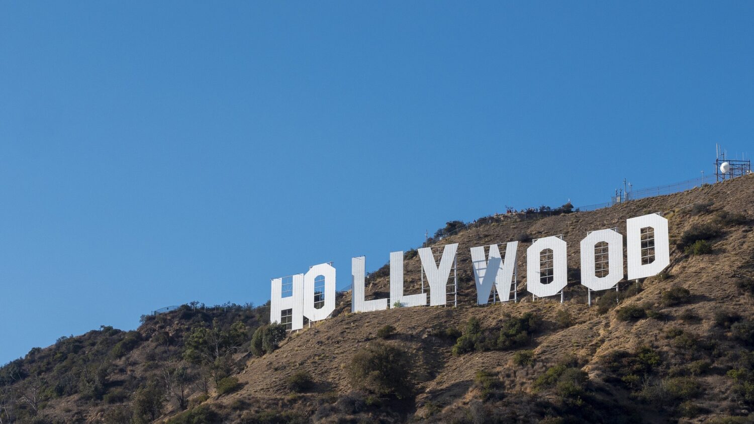 placa de hollywood que pode ser visitada com o seguro viagem califórnia