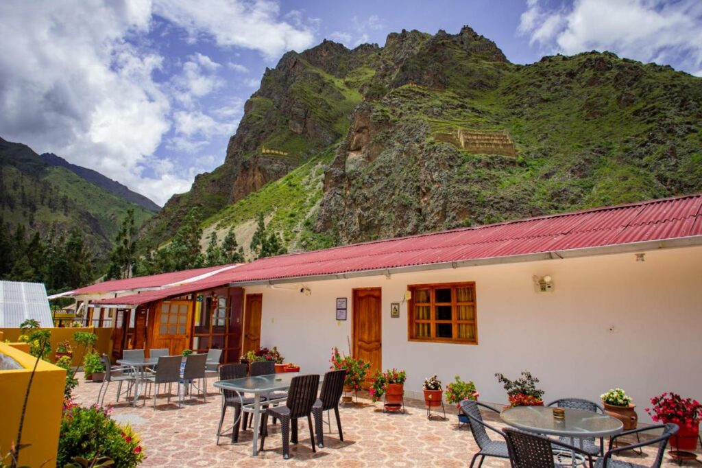 terraço com vista para ruínas incas no Intitambo Hotel uma dica de onde ficar em Machu Picchu