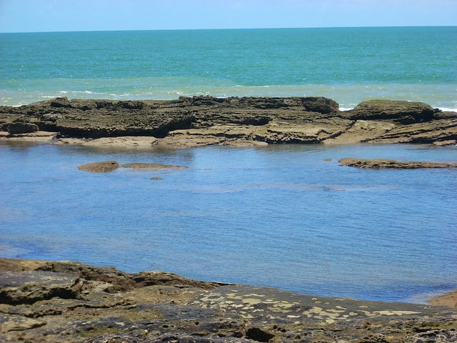 Piscinas naturais da Praia de Apuã em Santa Cruz Cabrália