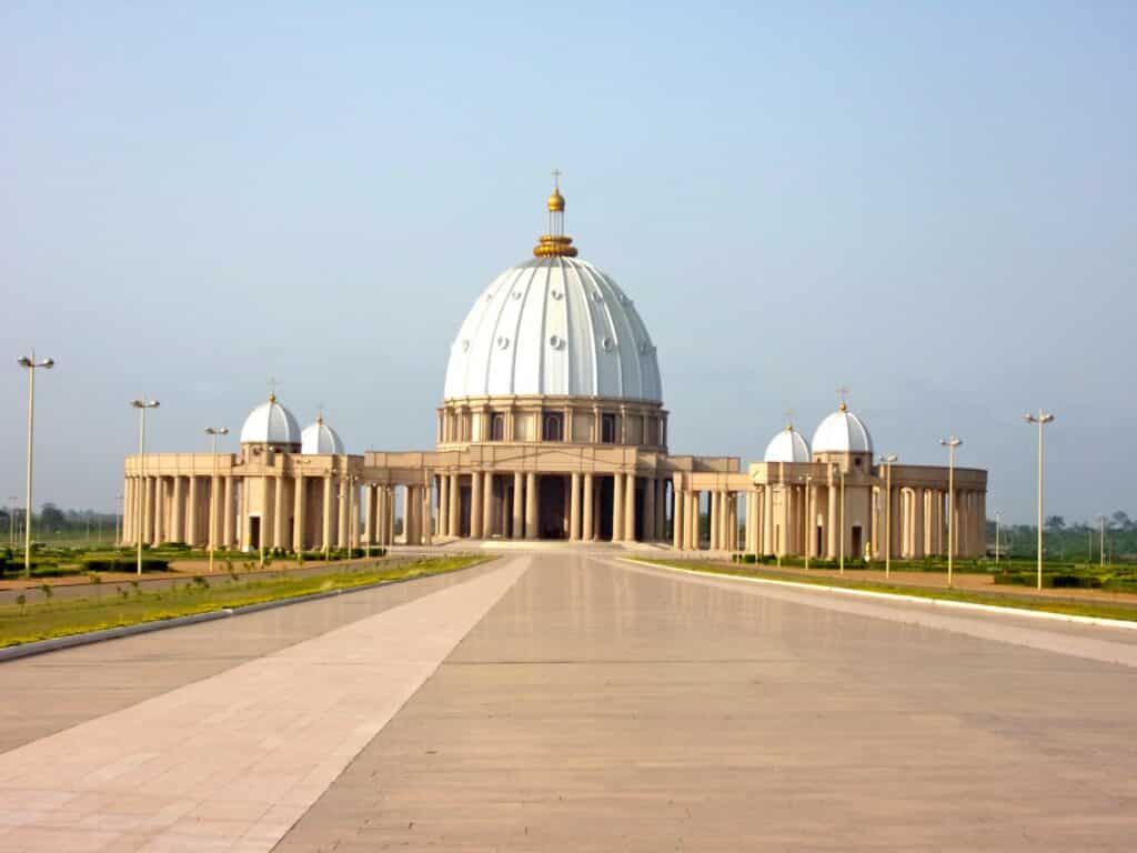 Basílica de Nossa Senhora da Paz, em Yamoussoukro.