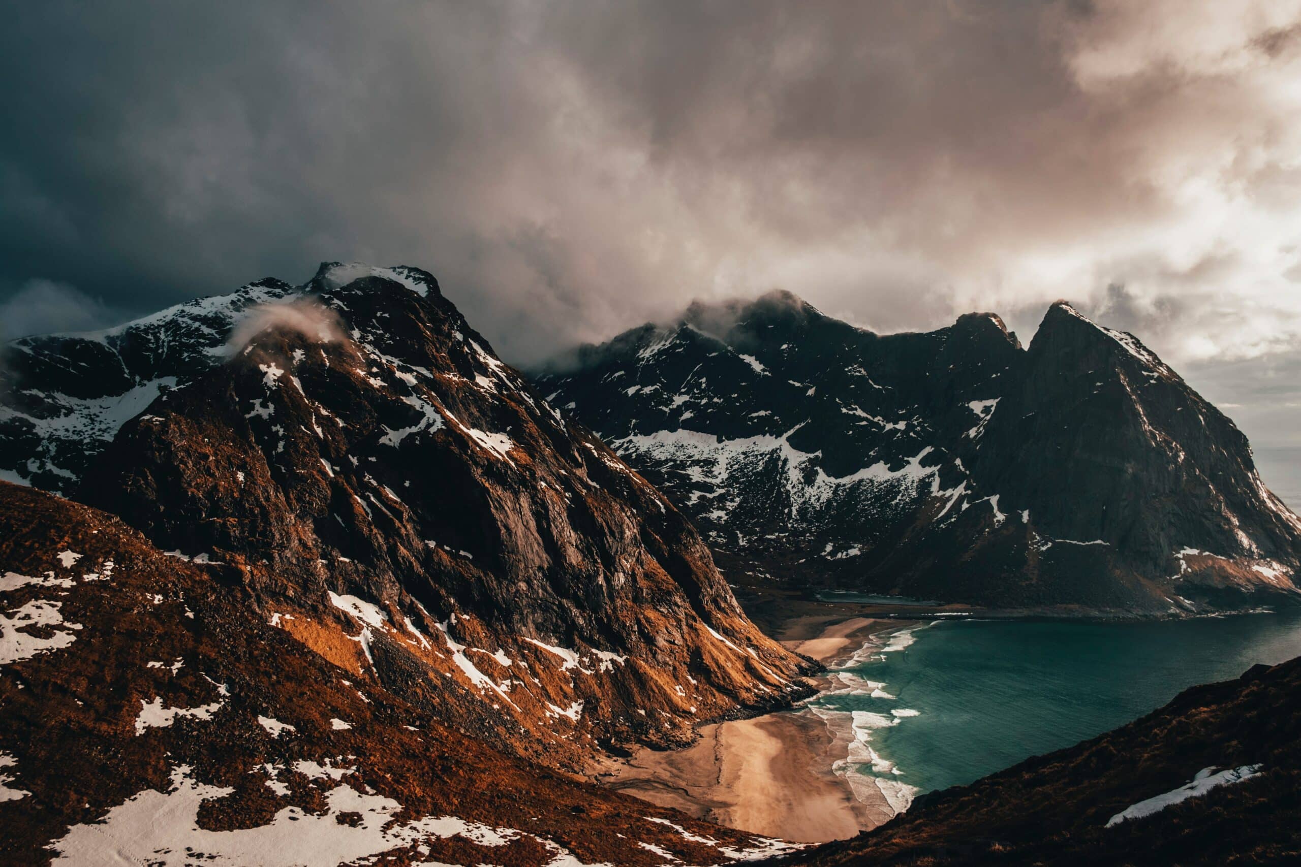 Picos de Ryten na Noruega.