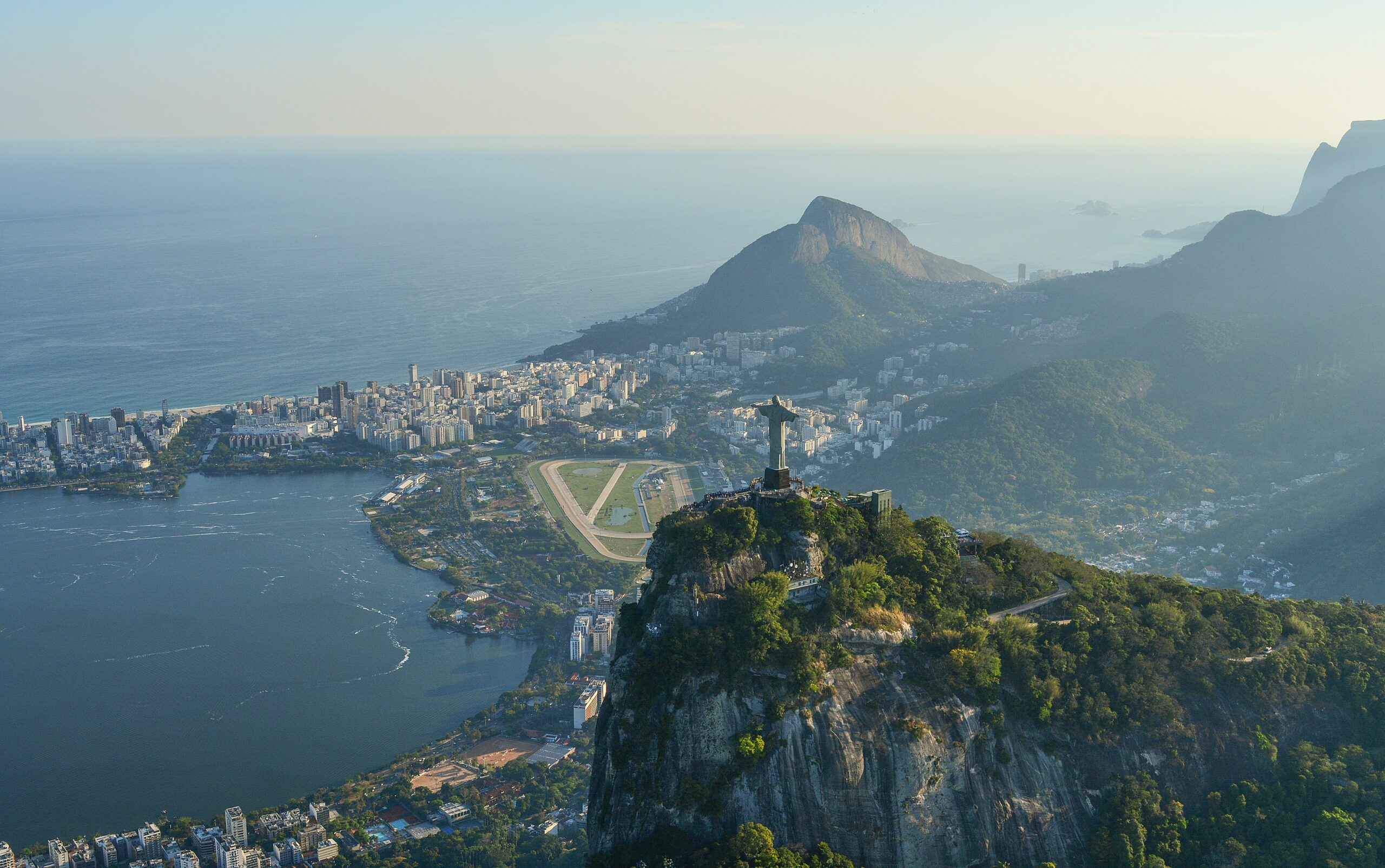 Vista aérea do Cristo Redentor no Rio de Janeiro