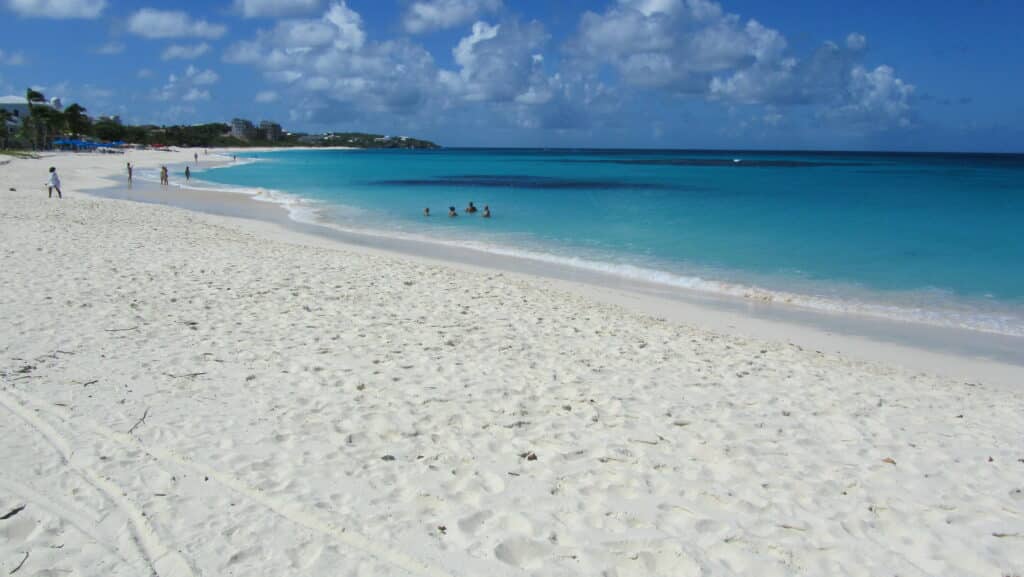 praia de Shoal Bay que pode ser visitada com o seguro viagem Anguilla
