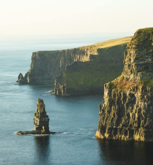 Cliffs of Moher na Irlanda - Foto: Henrique Craveiro via Unsplash