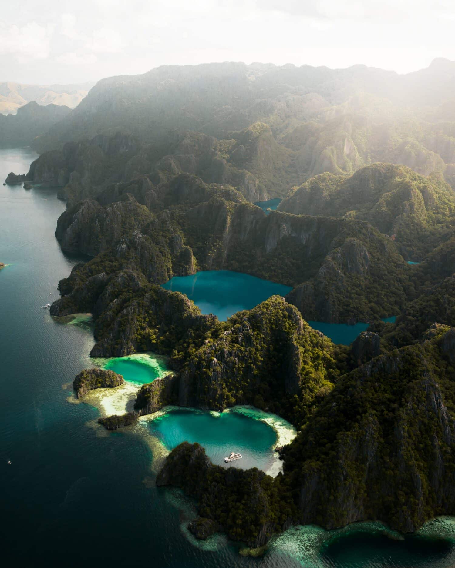 Coron Palawan em Filipinas - Foto: Jake Irish via Unsplash