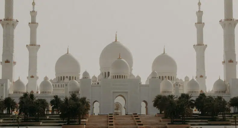 fachada da grande mesquita Sheikh Zayed