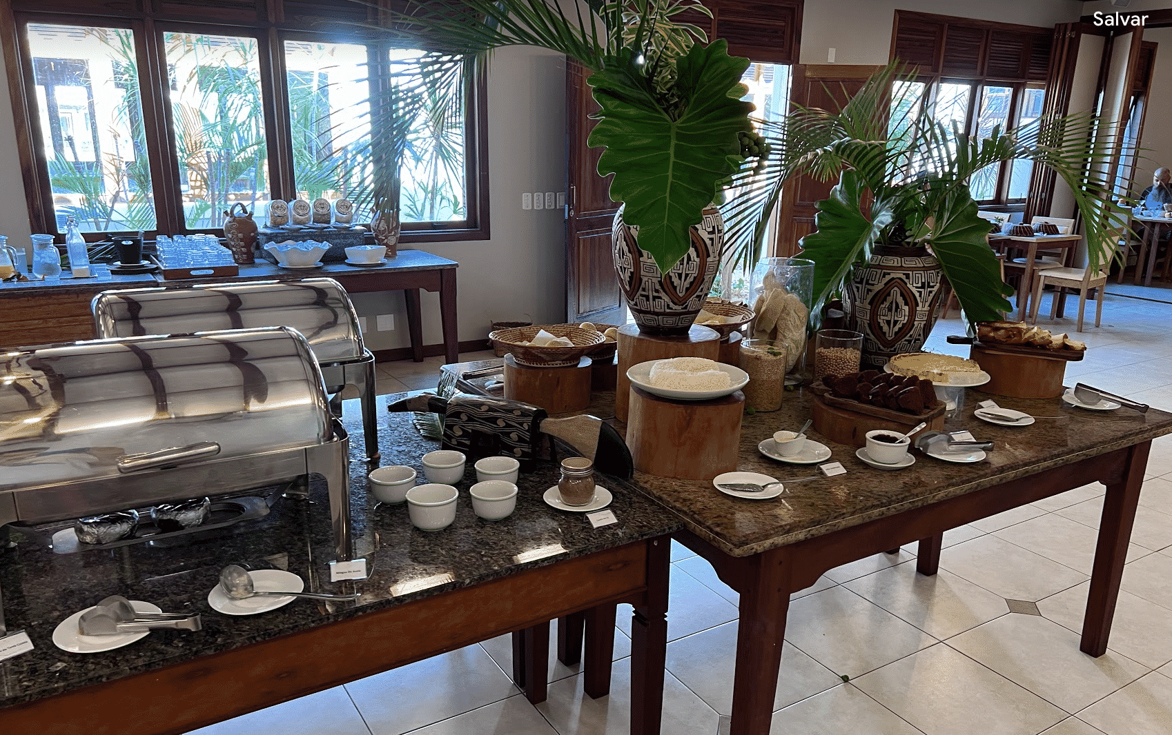 Buffet de café da manhã do restaurante Dendê, no Vila Angatu Eco Resort e Spa