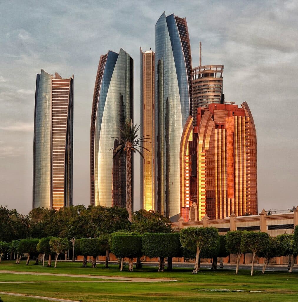 Etihad Tower -complexo de prédios espelhados em Abu Dhabi