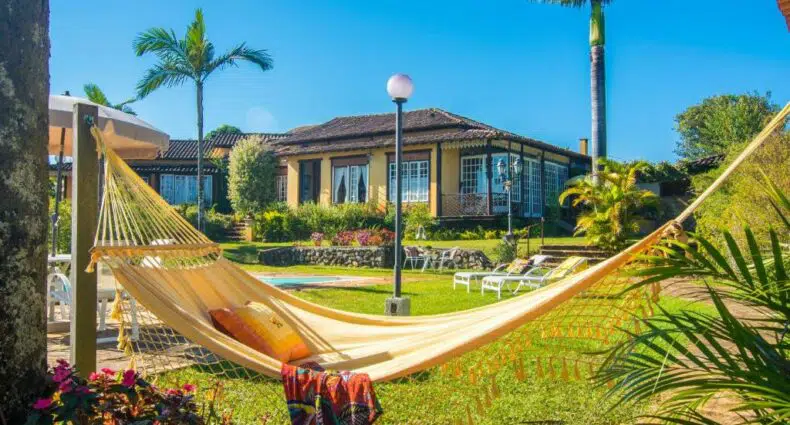 rede na fachada da Pousada Paço do Lavradio em São João Del Rey