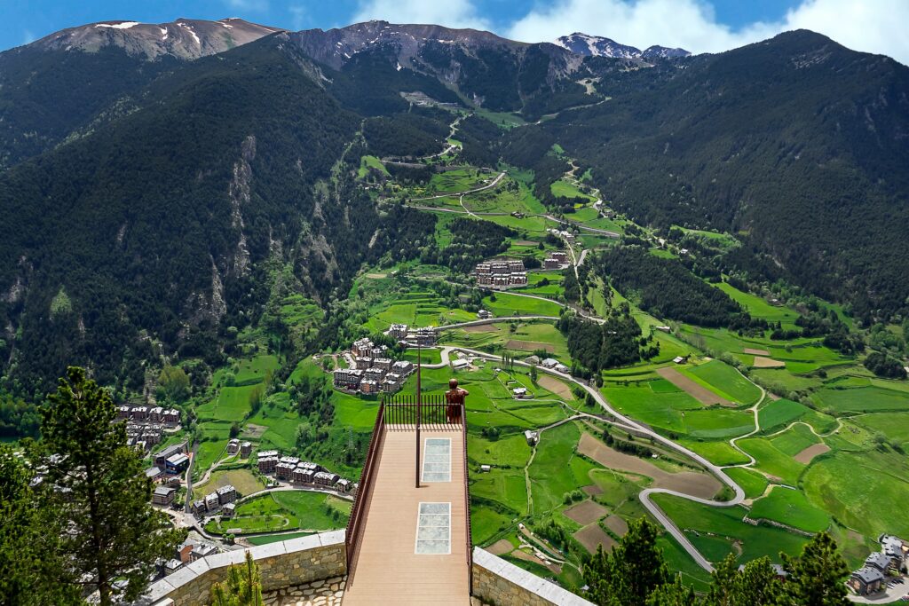vista do vale de Mirador Roc Del Quer em Ordino, Andorra