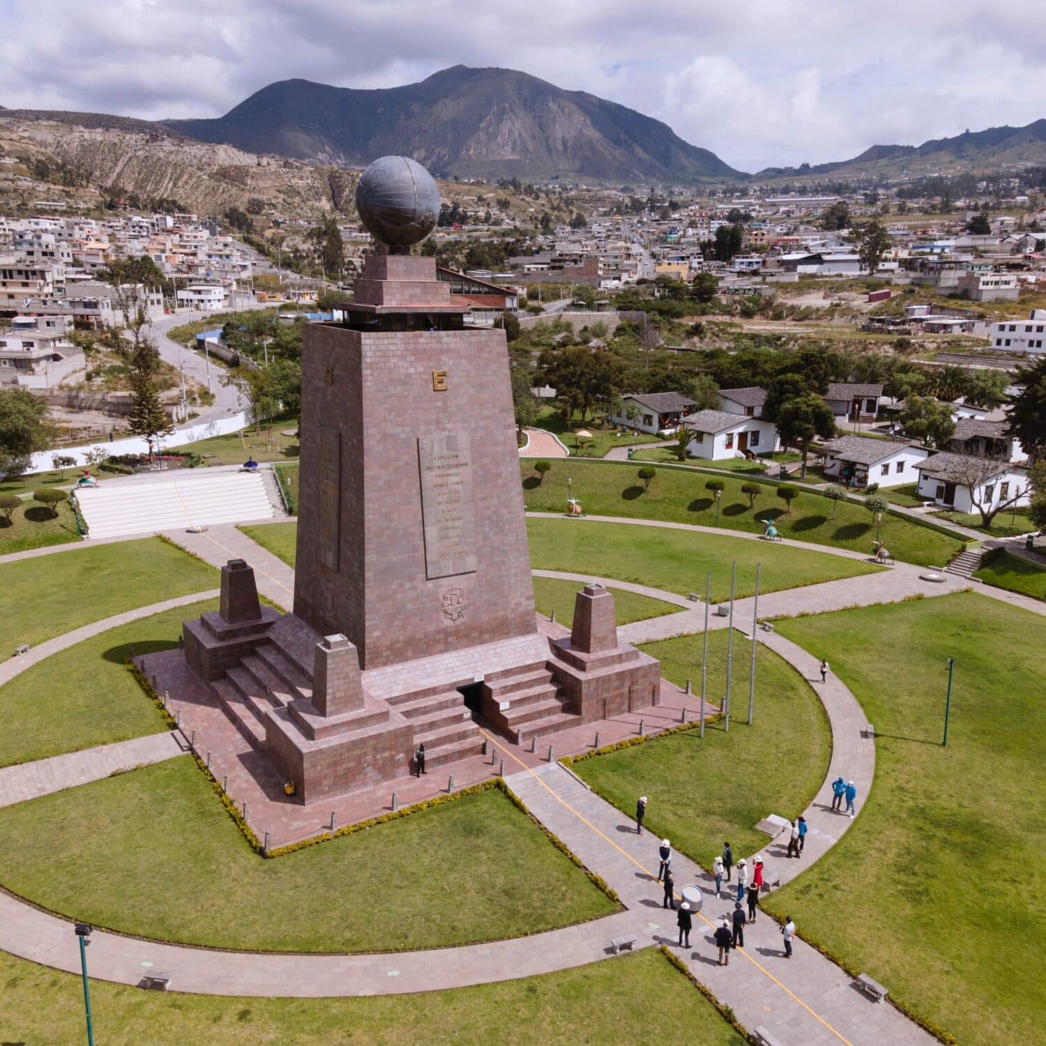 vista do monumento da Mitad del Mundo em Quito