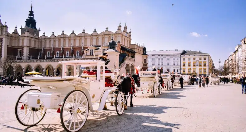 Cidade Antiga Rynek Główny em Cracóvia na Polônia