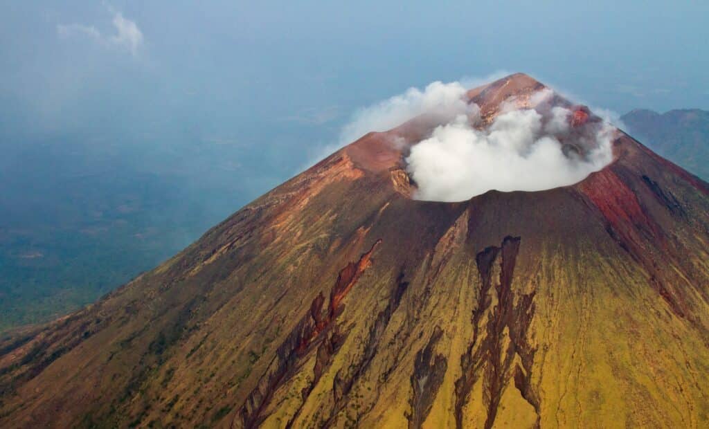 vista da cúspide do vulcão San Cristóbal que pode ser visitado com o seguro viagem Nicarágua