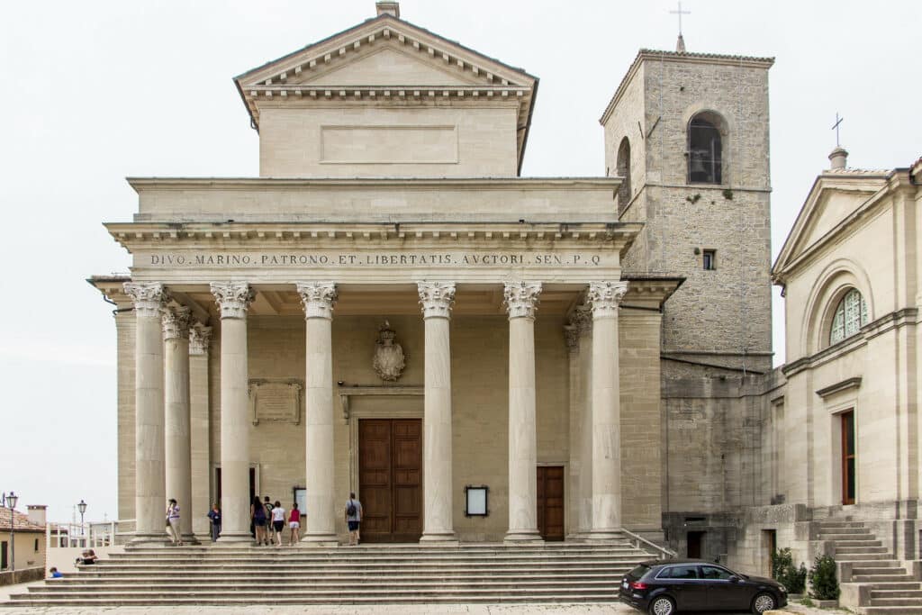 fachada da Basílica del Santo em San Marino