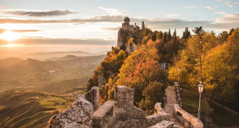 vista do Castelo no Monte Titano em San Marino