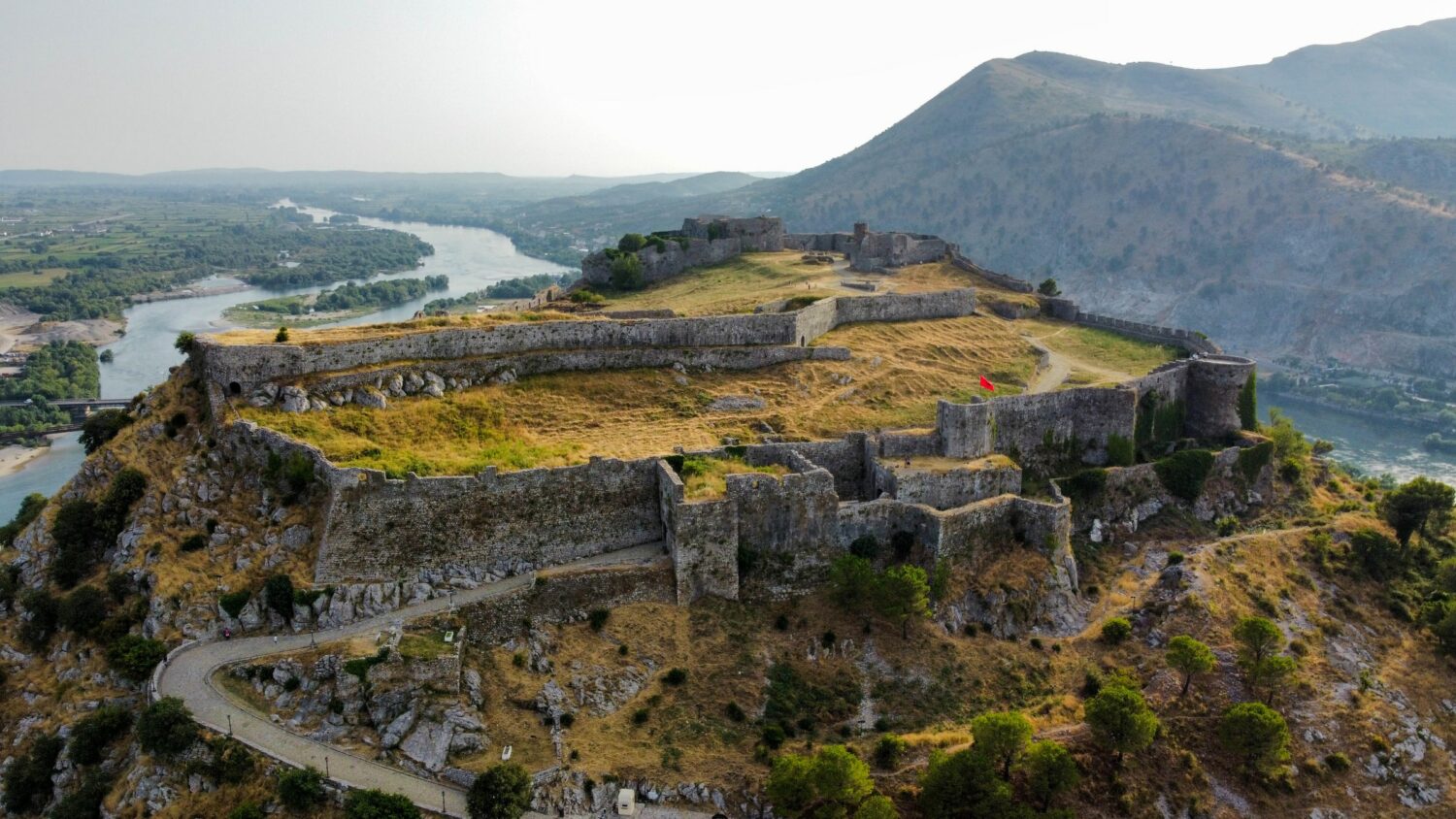 Vista de cima do Castelo Rozafa em Shkodër na Albânia