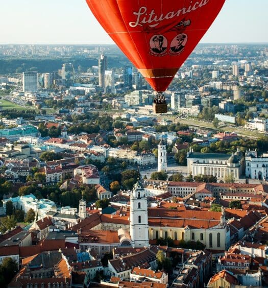 vista de cima da Cidade Antiga de Vilnius na Lituânia