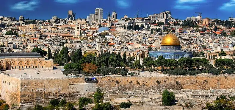 Cidade de Jerusalém em Israel, país que faz parte da região do Oriente Médio - Foto: Walkerssk via Pixabay