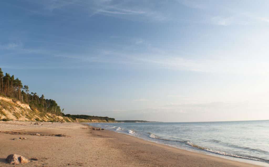 Praia Jurkalne, na Letônia