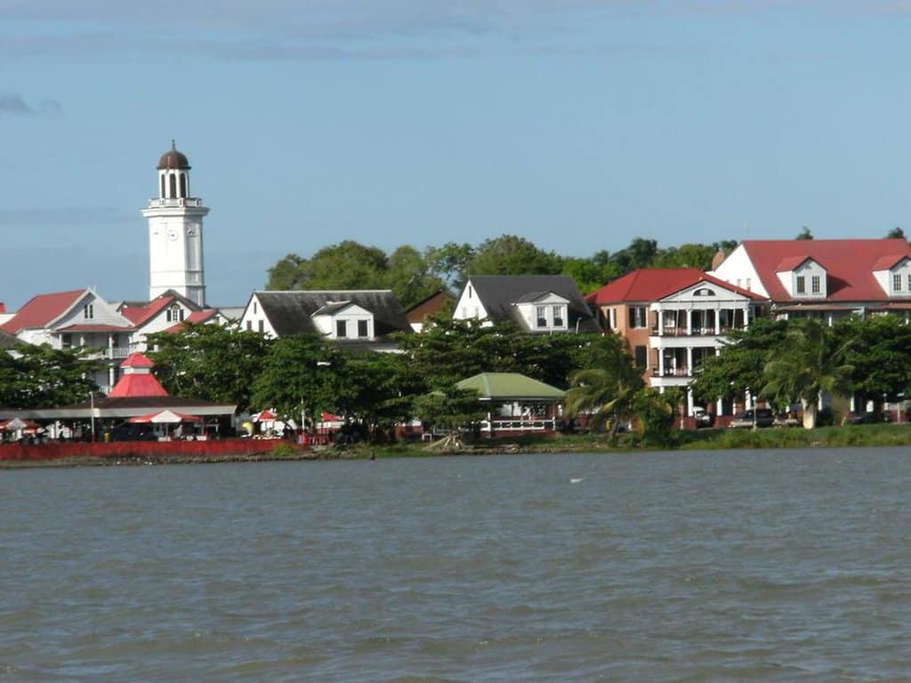Vista da capital Paramaribo em Suriname - Luciano Pires via Pixabay