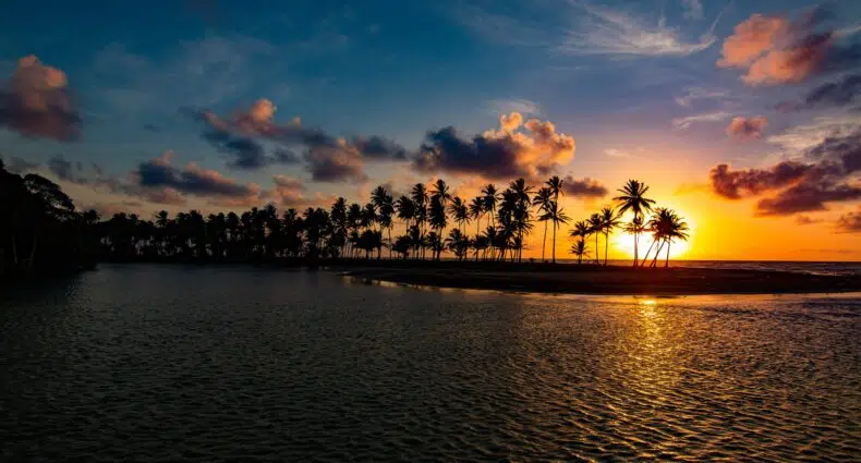 Vista do por-do-sol na Praia Manzanilla, Trindade e Tobago - Representa seguro viagem Trindade e Tobago