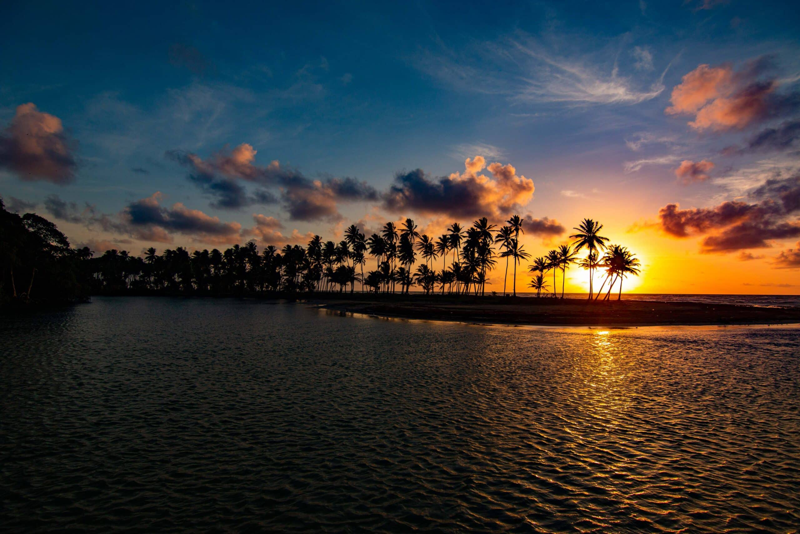 Vista do por-do-sol na Praia Manzanilla, Trindade e Tobago - Representa seguro viagem Trindade e Tobago