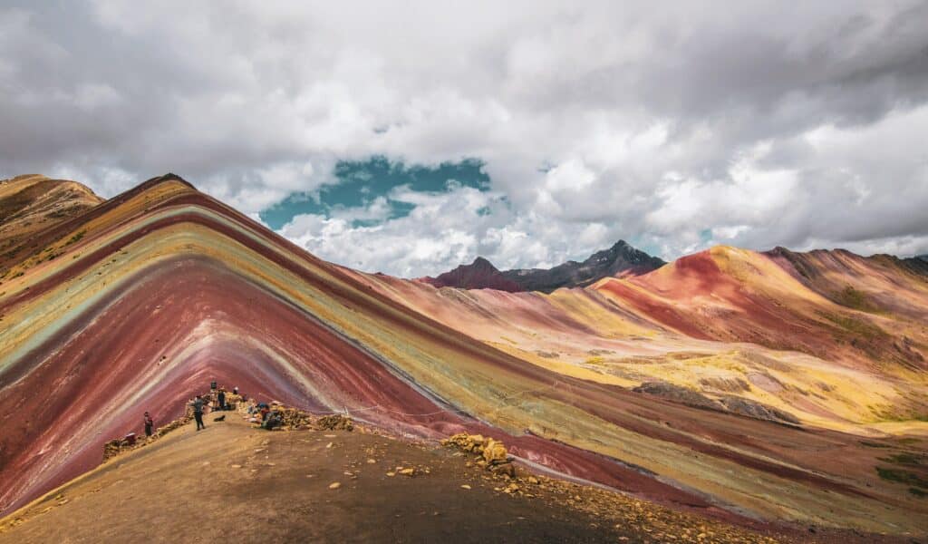 Vista da montanha colorida em Rainbow Mountain, Cusco, Peru  - Representa seguro viagem Cusco