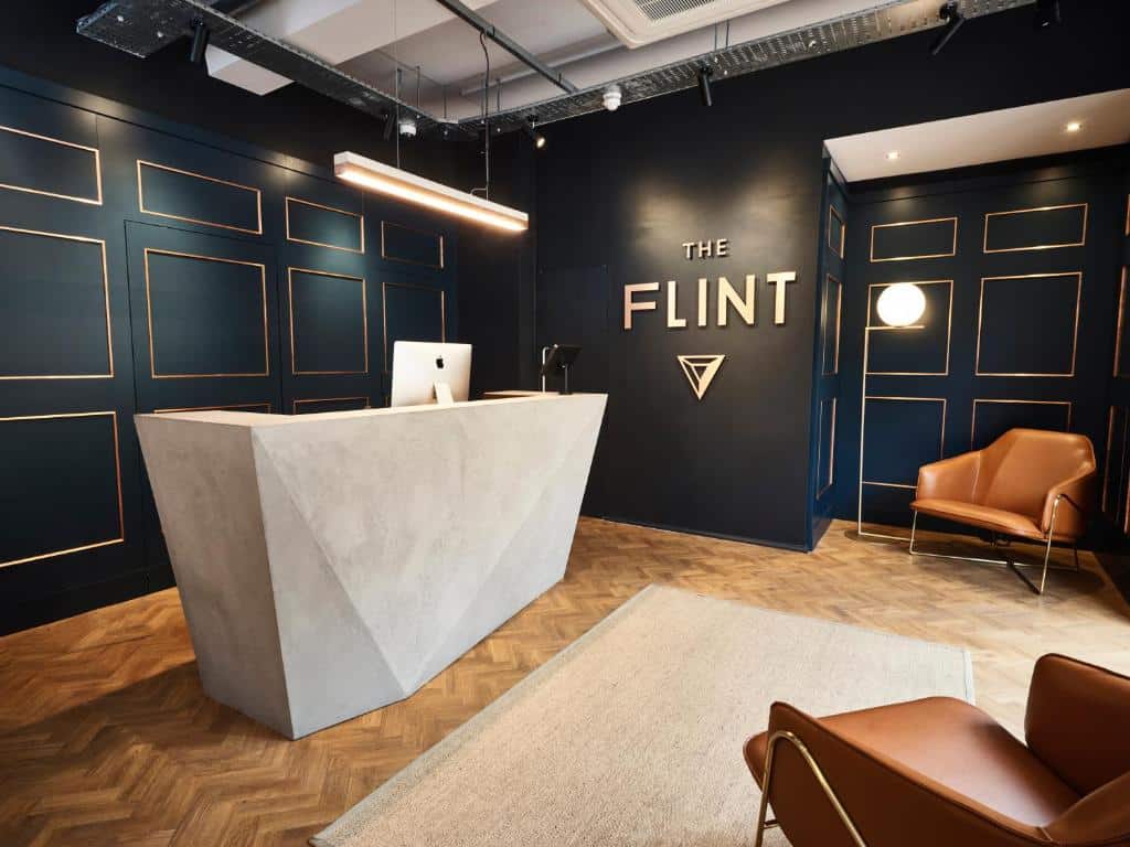 recepção moderna do The Flint uma opção de onde ficar em Belfast