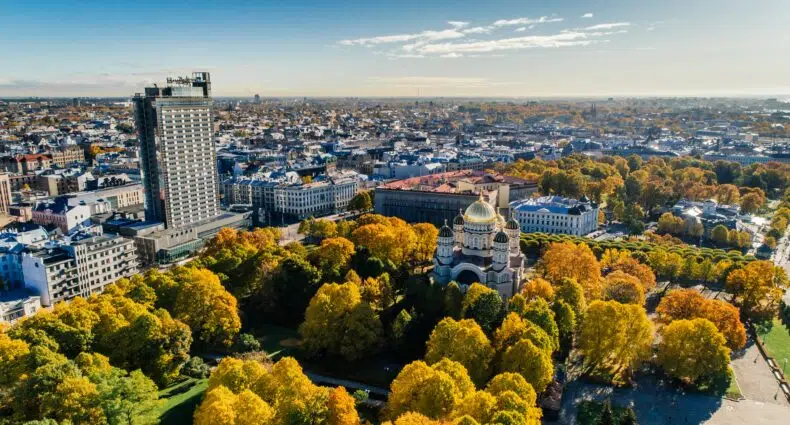 Vista área de um parque em Riga, Letônia