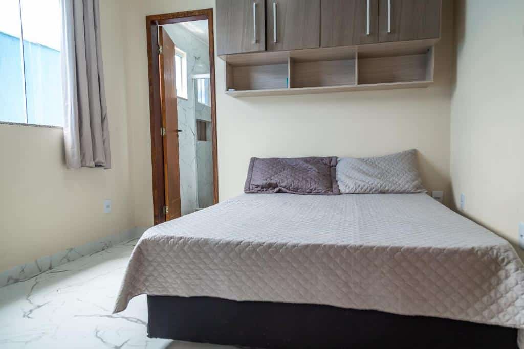 Quarto de um dos airbnb em Búzios, a Linda Casa 3 Suites