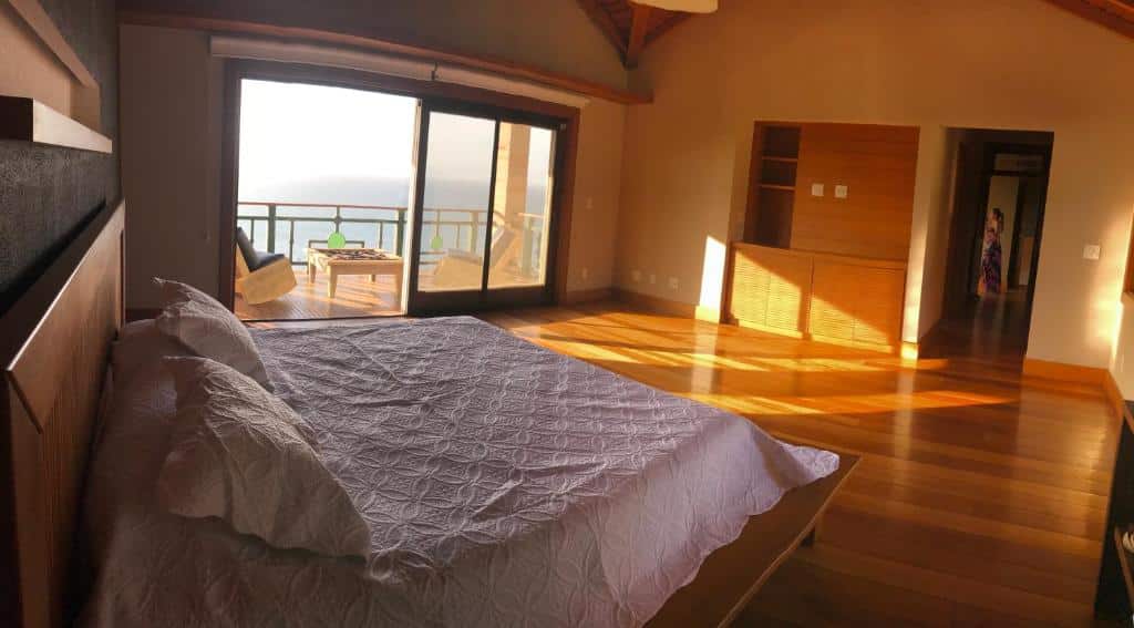 Quarto de um dos airbnb em Búzios, a Mansão Bella Vista