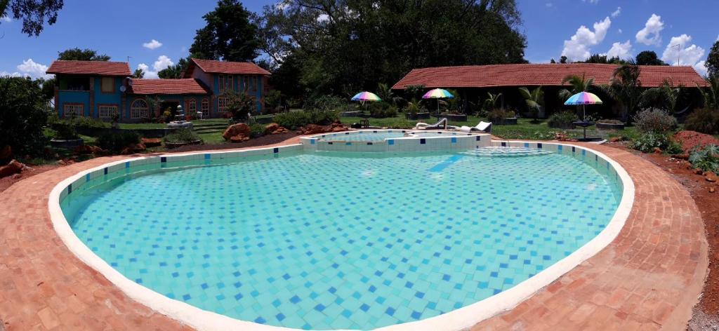 piscina redonda do Parque Paraíso das Flores uma das pousadas em Holambra