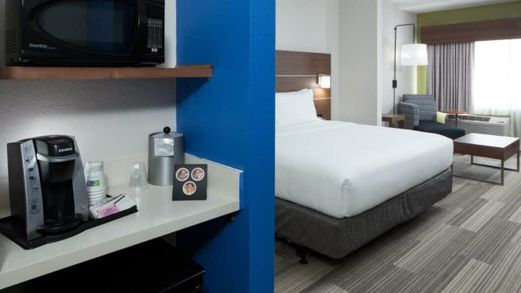 quarto do Holiday Inn Express & Suites - Orlando At Seaworld, an IHG Hotel