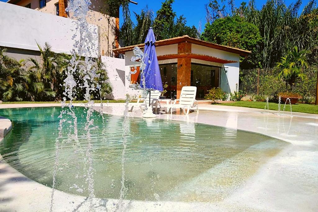 Piscina de um dos airbnb em Imbassaí, a Villa Brama Mare
