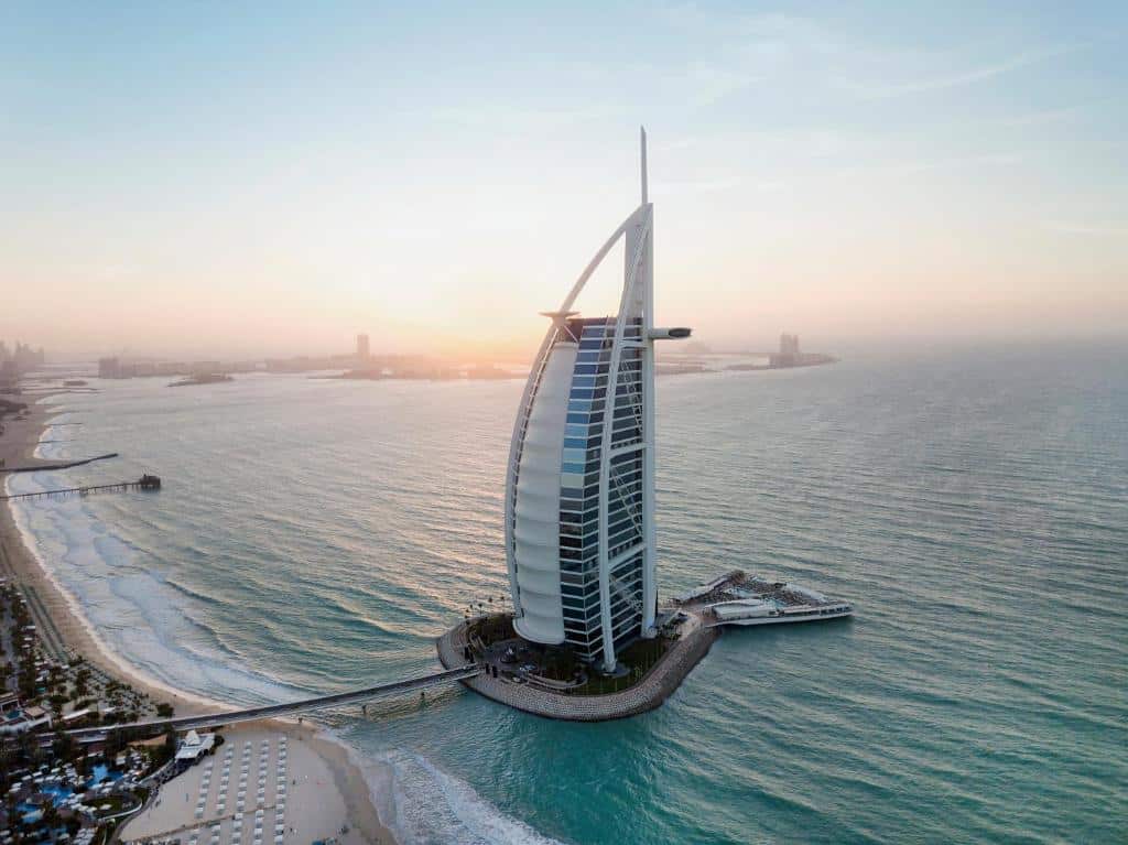 Prédio do Burj Al Arab Jumeirah, localizado emcima do mar