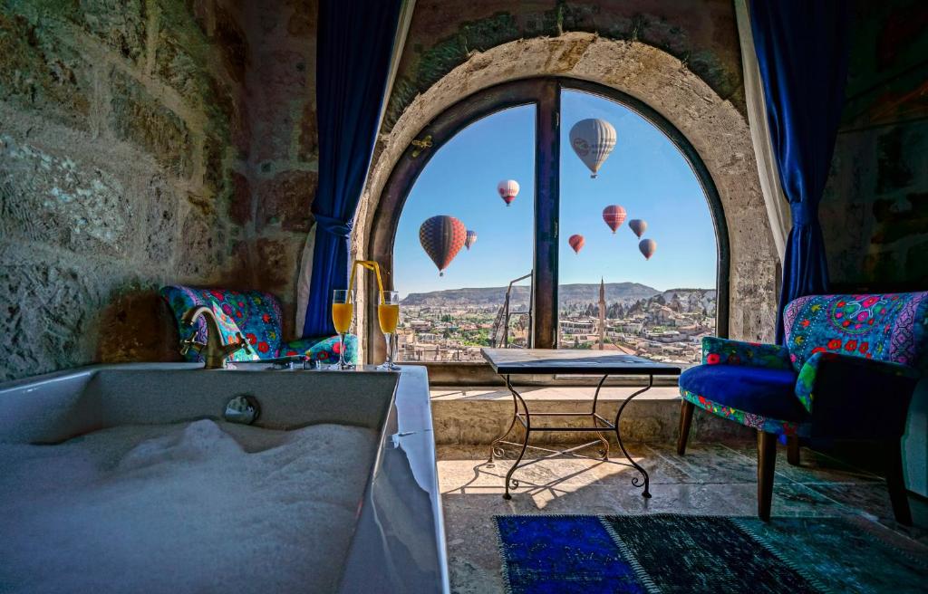 vista dos balões da hidro no Arinna Cappadocia