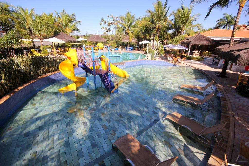 piscina com brinquedos no Thermas Park Resort & SPA by Hot Beach em Olímpia