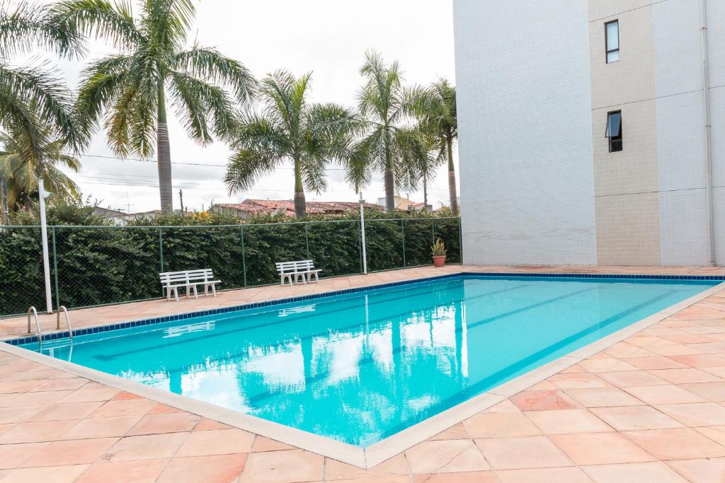 Vista da piscina da Maria Quitéria Hotel & Flat em Feira de Santana.