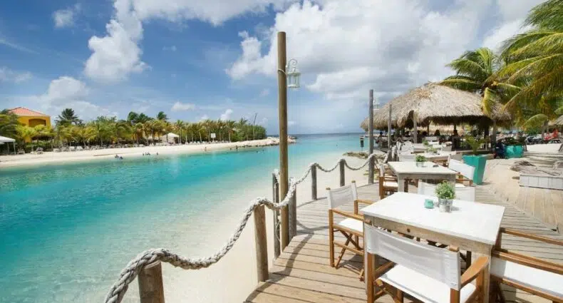 vista da praia em Curaçao no Dolphin Suites & Wellness