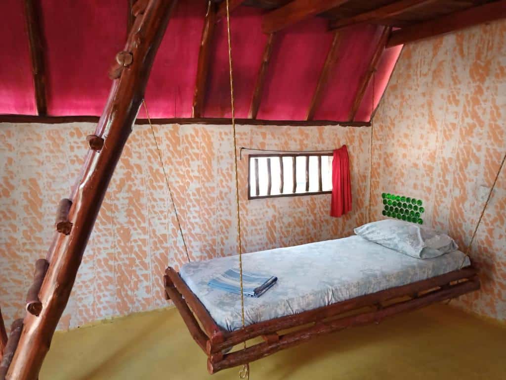cama suspensa no Refúgio do Raiz Camping na Chapada das Mesas